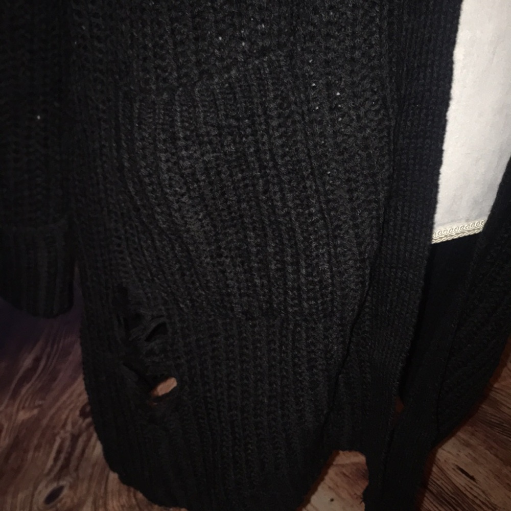 ⭐️SUPER THICK BLACK DISTRESSED CARDIGAN ⭐️ - Picture 3 of 6